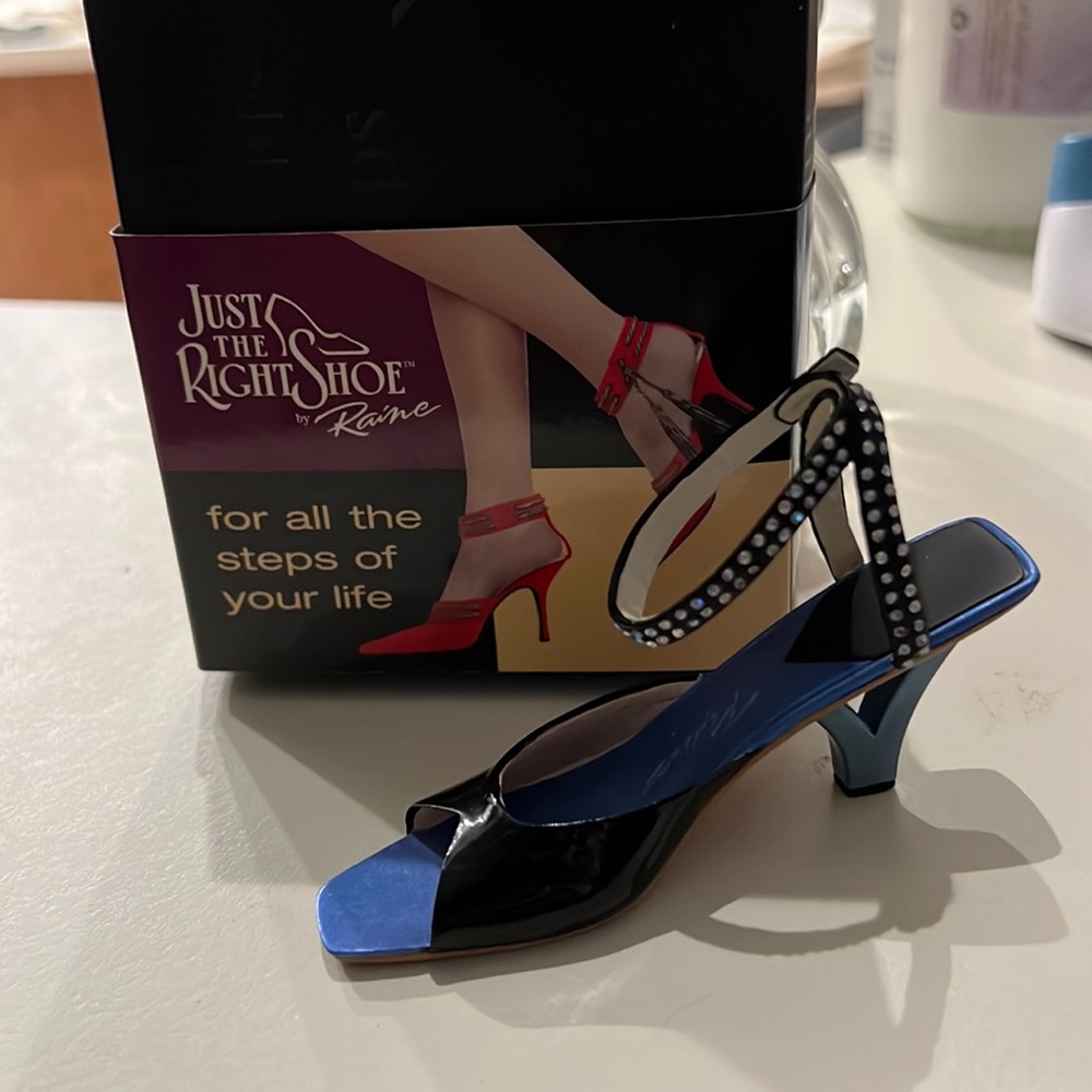 Raine Just the Right Shoe (Stepping Out Tiffany)